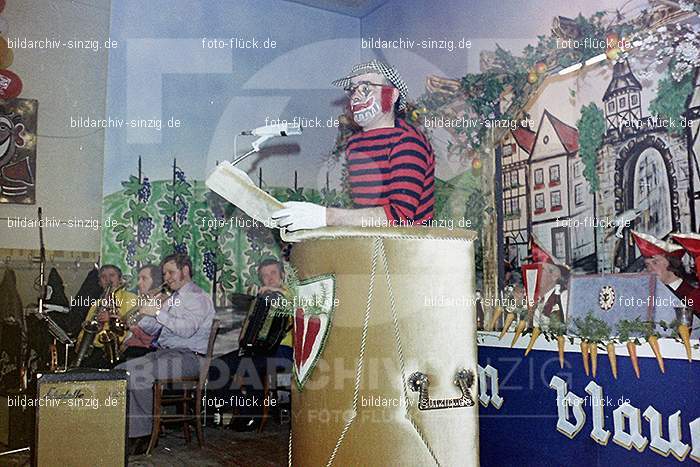 1974 Karnevalssitzung Westum im Saal Herges: KRWSSLHR-012408