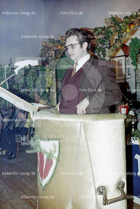 1974 Karnevalssitzung Westum im Saal Herges: KRWSSLHR-012410