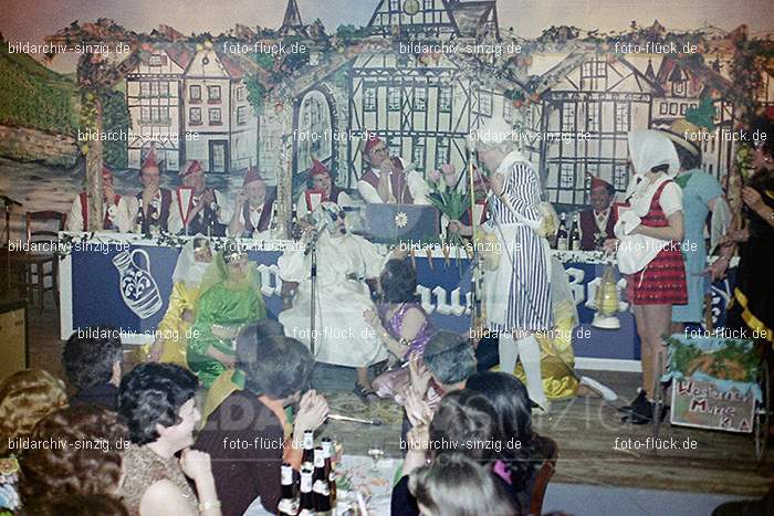 1974 Karnevalssitzung Westum im Saal Herges: KRWSSLHR-012416