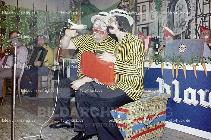 1974 Karnevalssitzung Westum im Saal Herges: KRWSSLHR-012421