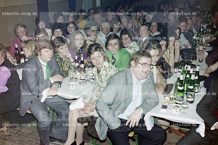 1974 Karnevalssitzung Westum im Saal Herges: KRWSSLHR-012424
