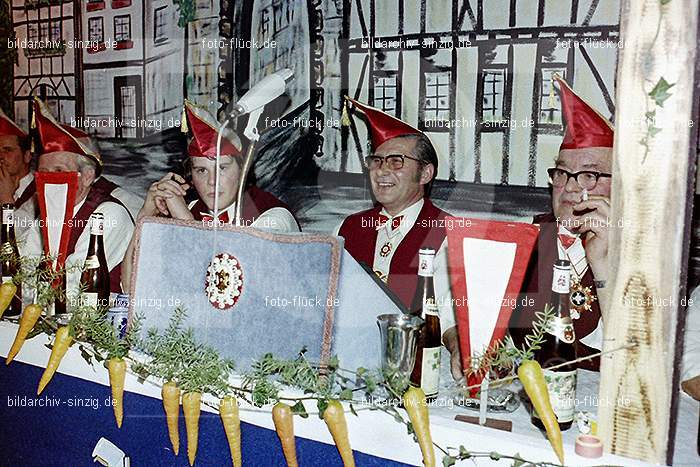1974 Karnevalssitzung Westum im Saal Herges: KRWSSLHR-012427