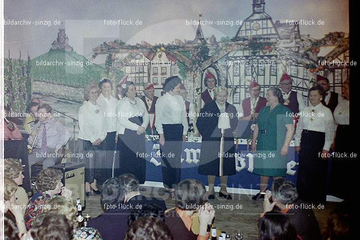 1974 Karnevalssitzung Westum im Saal Herges: KRWSSLHR-012430
