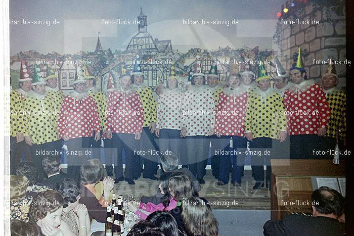 1974 Karnevalssitzung Westum im Saal Herges: KRWSSLHR-012433