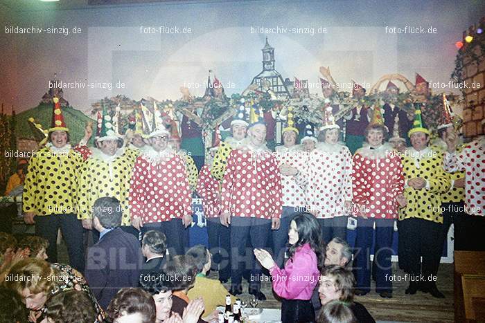 1974 Karnevalssitzung Westum im Saal Herges: KRWSSLHR-012437