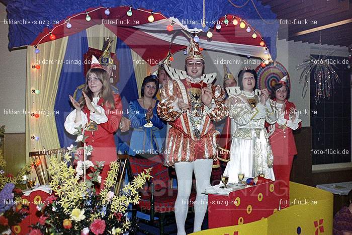 1974 Prinzenproklamation im Helenensaal Sinzig: PRHLSN-012443