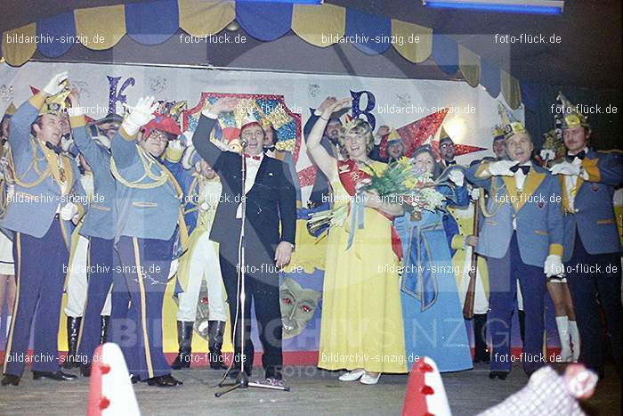 1974 Prinzenproklamation im Helenensaal Sinzig: PRHLSN-012496