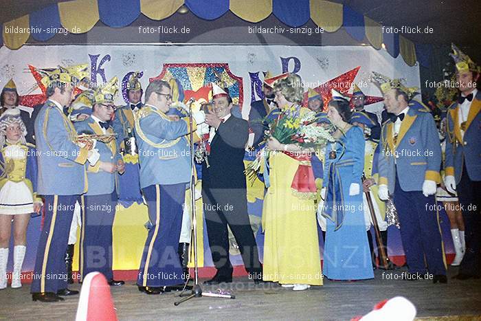 1974 Prinzenproklamation im Helenensaal Sinzig: PRHLSN-012497