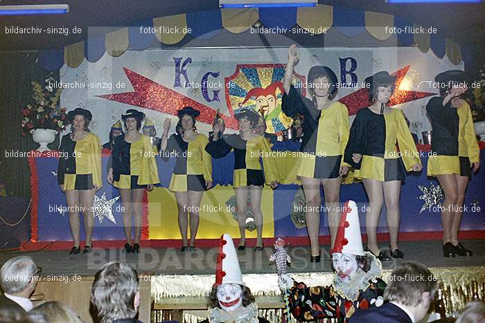 1974 Prinzenproklamation im Helenensaal Sinzig: PRHLSN-012540