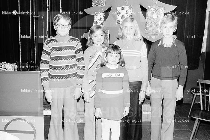 1974 Weihnachtsfeier für die Kinder der Angestellten der Agrob: WHFRKNNGGR-012560