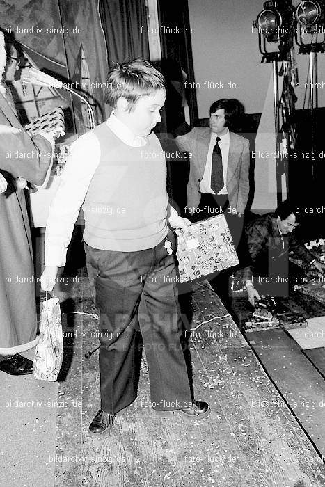 1974 Weihnachtsfeier für die Kinder der Angestellten der Agrob: WHFRKNNGGR-012571