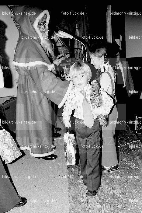 1974 Weihnachtsfeier für die Kinder der Angestellten der Agrob: WHFRKNNGGR-012578