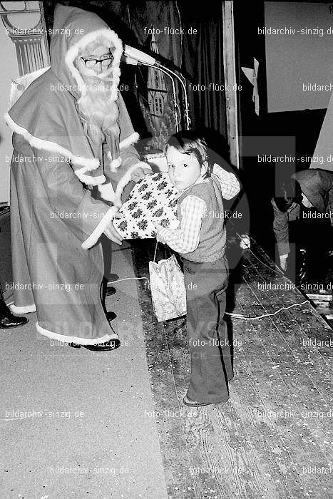 1974 Weihnachtsfeier für die Kinder der Angestellten der Agrob: WHFRKNNGGR-012592