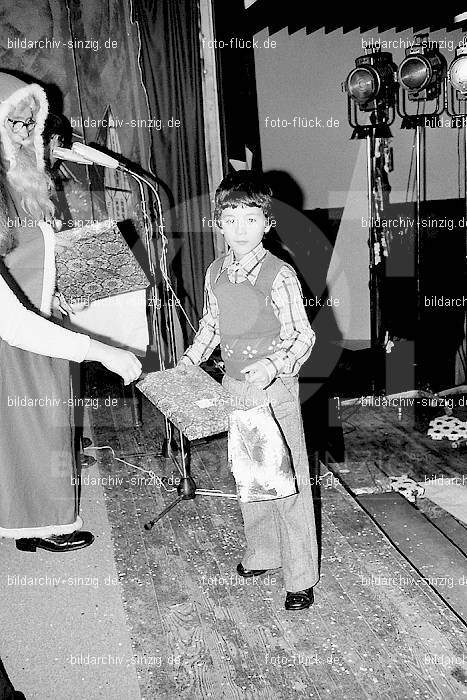 1974 Weihnachtsfeier für die Kinder der Angestellten der Agrob: WHFRKNNGGR-012593
