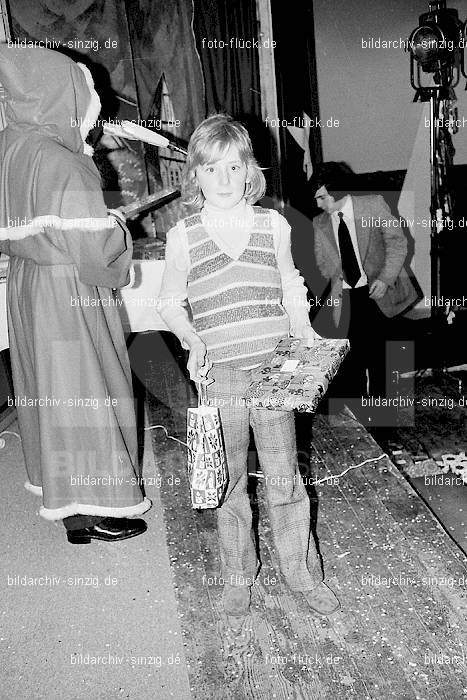1974 Weihnachtsfeier für die Kinder der Angestellten der Agrob: WHFRKNNGGR-012597