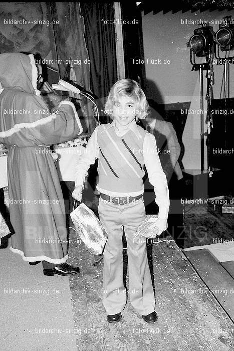 1974 Weihnachtsfeier für die Kinder der Angestellten der Agrob: WHFRKNNGGR-012628