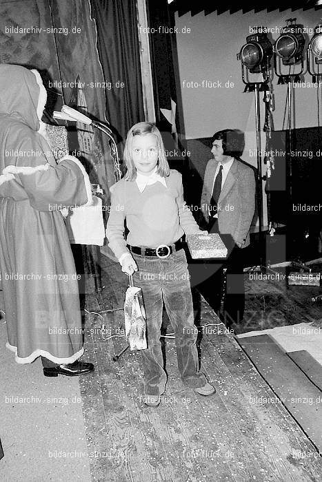 1974 Weihnachtsfeier für die Kinder der Angestellten der Agrob: WHFRKNNGGR-012629