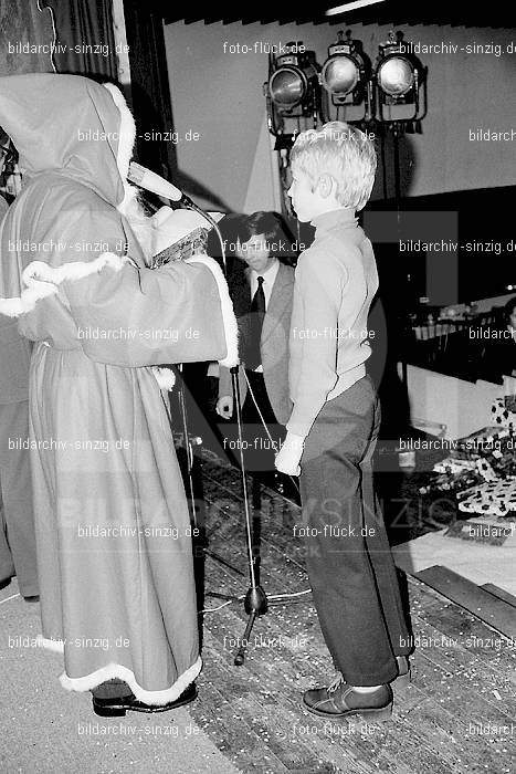 1974 Weihnachtsfeier für die Kinder der Angestellten der Agrob: WHFRKNNGGR-012632