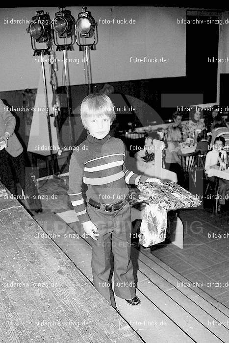 1974 Weihnachtsfeier für die Kinder der Angestellten der Agrob: WHFRKNNGGR-012641