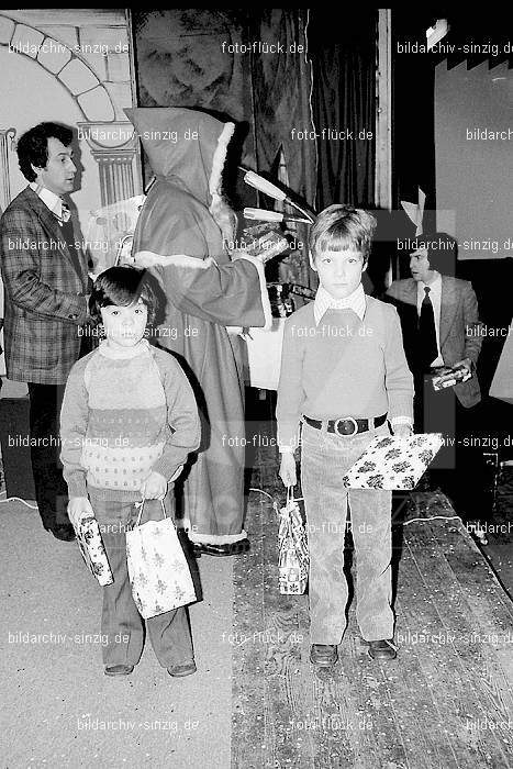 1974 Weihnachtsfeier für die Kinder der Angestellten der Agrob: WHFRKNNGGR-012647