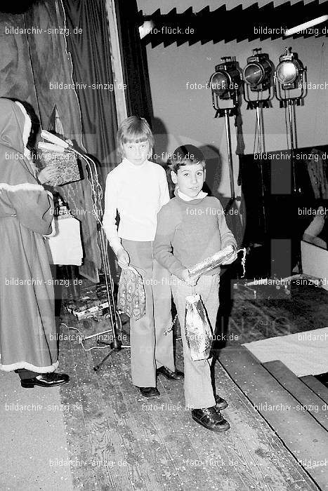 1974 Weihnachtsfeier für die Kinder der Angestellten der Agrob: WHFRKNNGGR-012673