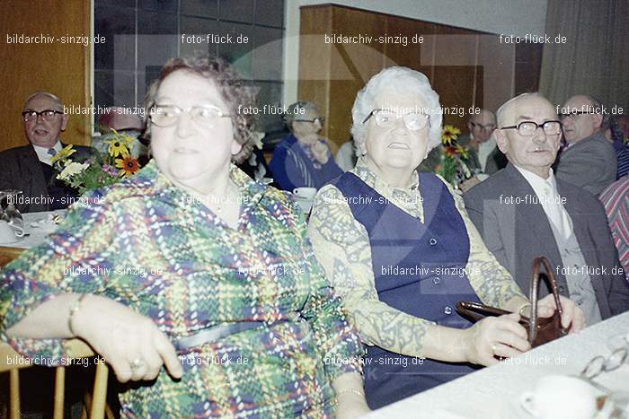 1974 Seniorenkaffee im Helenensaal Sinzig: SNHLSN-012706