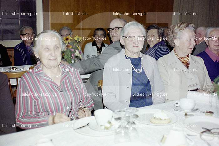 1974 Seniorenkaffee im Helenensaal Sinzig: SNHLSN-012709