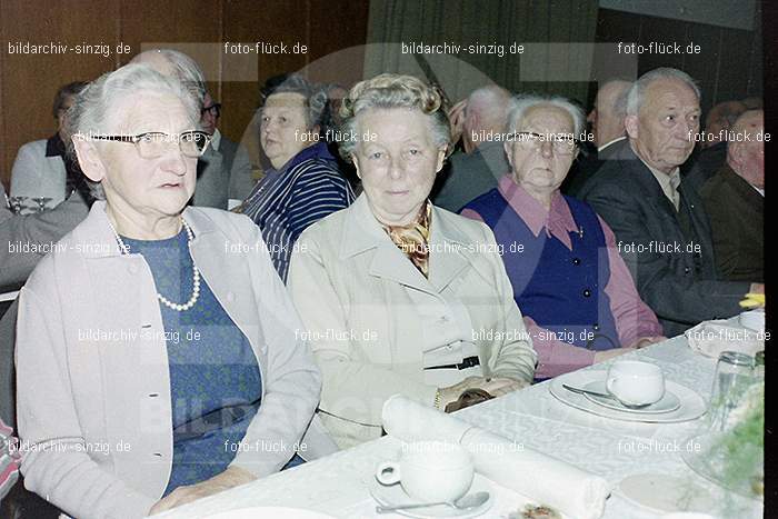 1974 Seniorenkaffee im Helenensaal Sinzig: SNHLSN-012710