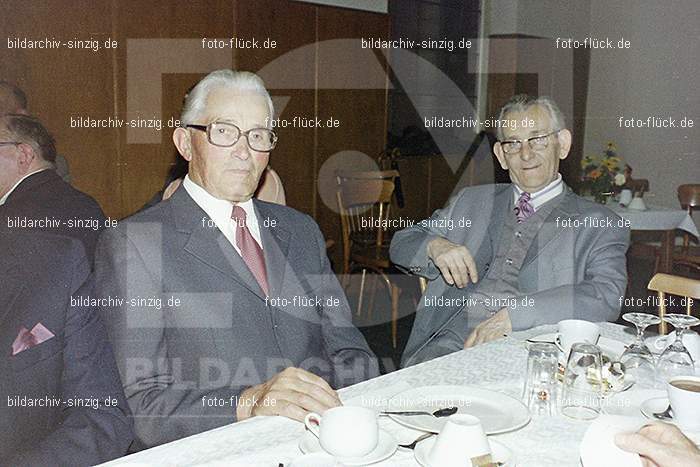 1974 Seniorenkaffee im Helenensaal Sinzig: SNHLSN-012716