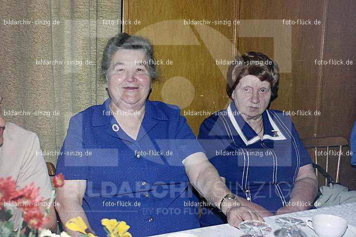 1974 Seniorenkaffee im Helenensaal Sinzig: SNHLSN-012731