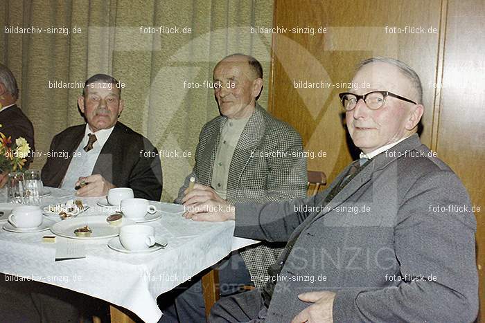 1974 Seniorenkaffee im Helenensaal Sinzig: SNHLSN-012736