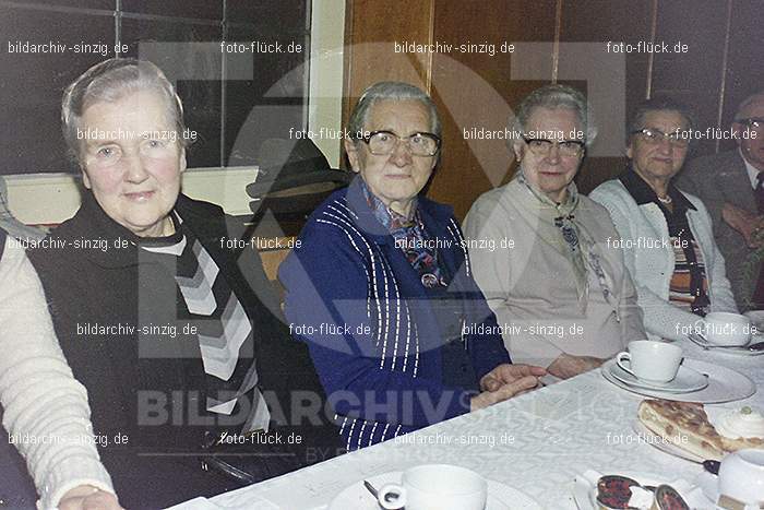 1974 Seniorenkaffee im Helenensaal Sinzig: SNHLSN-012740