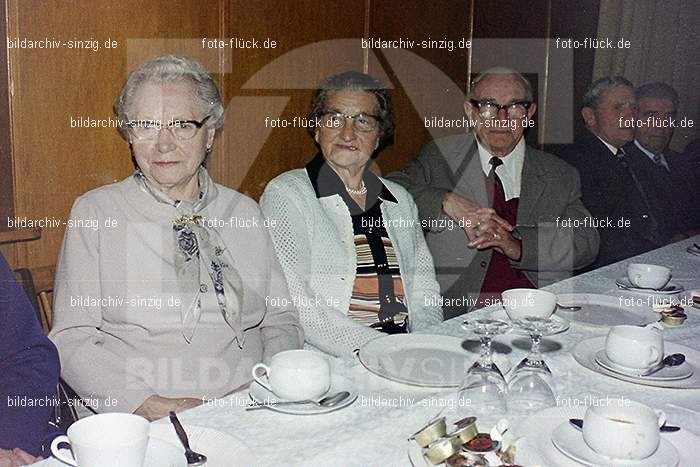 1974 Seniorenkaffee im Helenensaal Sinzig: SNHLSN-012741