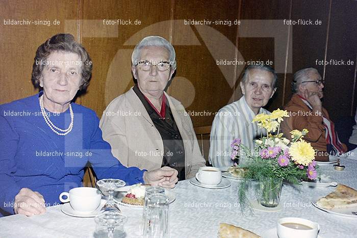 1974 Seniorenkaffee im Helenensaal Sinzig: SNHLSN-012746