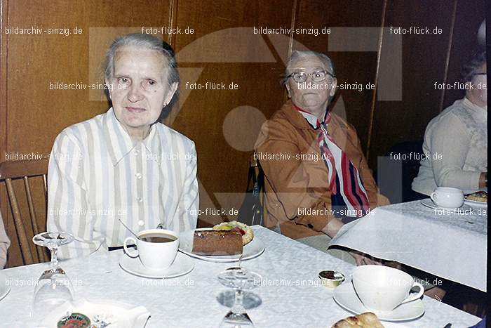 1974 Seniorenkaffee im Helenensaal Sinzig: SNHLSN-012747