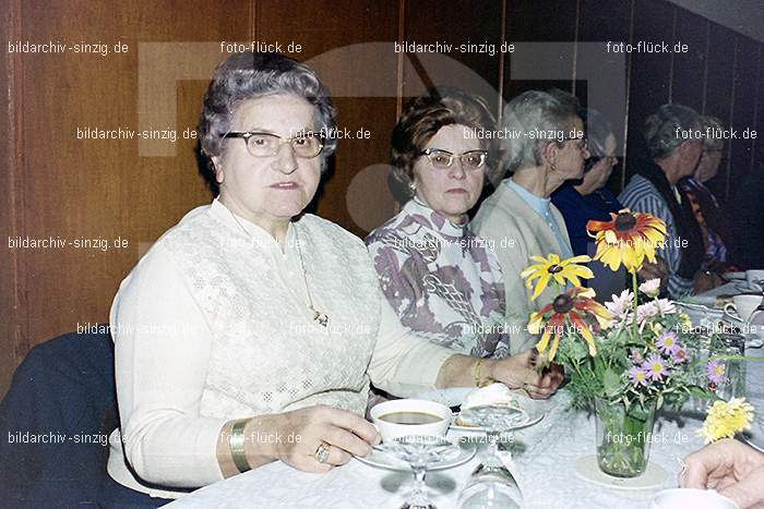1974 Seniorenkaffee im Helenensaal Sinzig: SNHLSN-012748