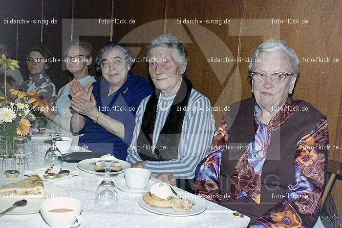 1974 Seniorenkaffee im Helenensaal Sinzig: SNHLSN-012751