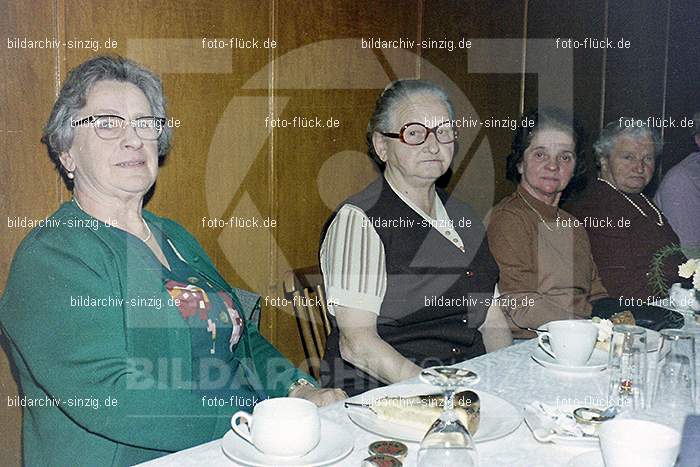 1974 Seniorenkaffee im Helenensaal Sinzig: SNHLSN-012752