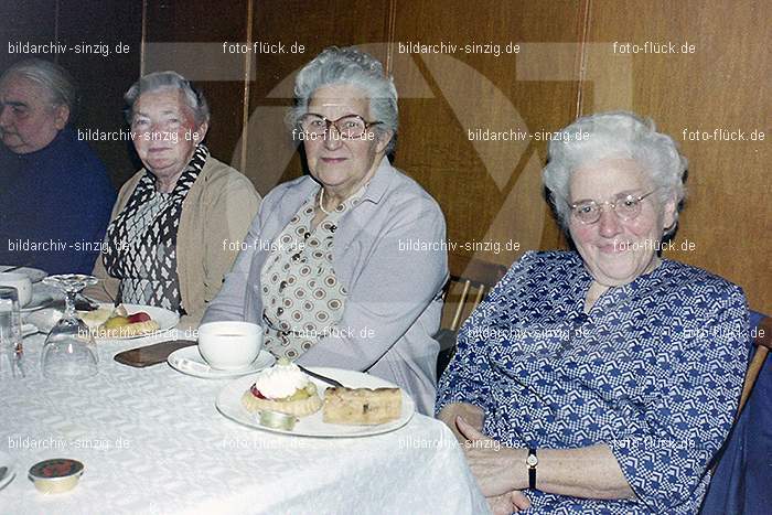 1974 Seniorenkaffee im Helenensaal Sinzig: SNHLSN-012755