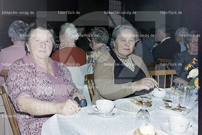 1974 Seniorenkaffee im Helenensaal Sinzig: SNHLSN-012757