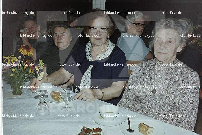 1974 Seniorenkaffee im Helenensaal Sinzig: SNHLSN-012760