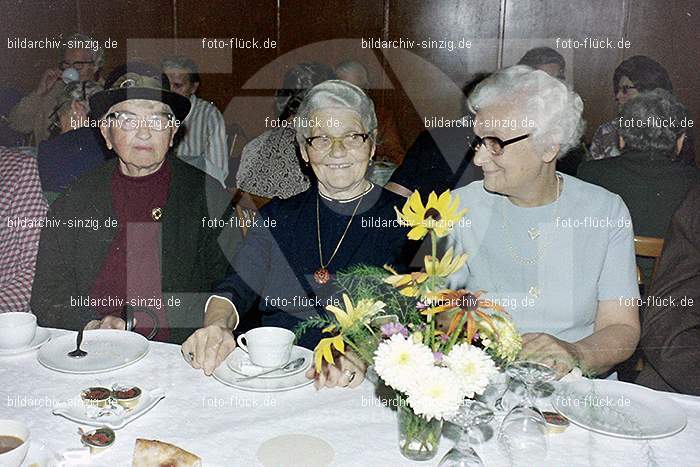 1974 Seniorenkaffee im Helenensaal Sinzig: SNHLSN-012763