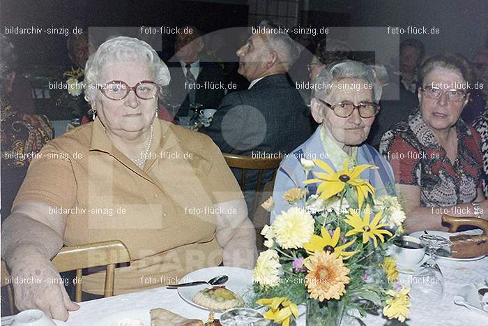 1974 Seniorenkaffee im Helenensaal Sinzig: SNHLSN-012771