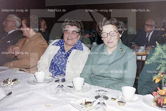 1974 Seniorenkaffee im Helenensaal Sinzig: SNHLSN-012783