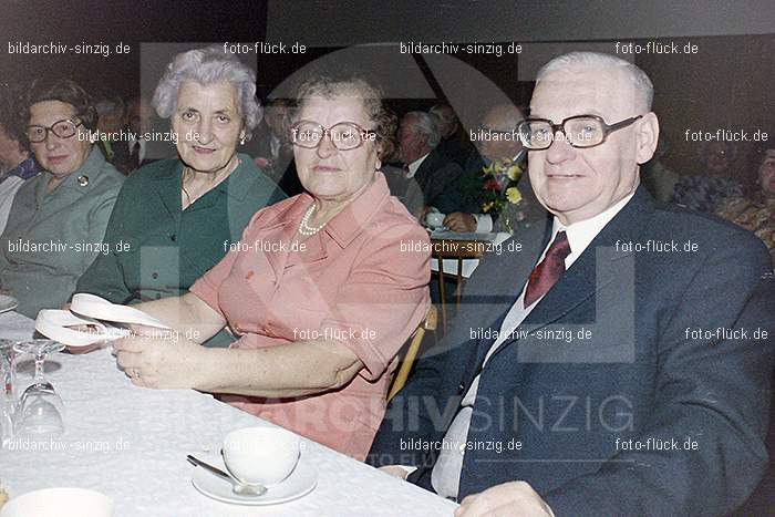1974 Seniorenkaffee im Helenensaal Sinzig: SNHLSN-012784
