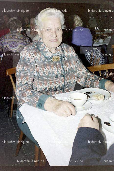 1974 Seniorenkaffee im Helenensaal Sinzig: SNHLSN-012785