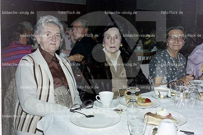 1974 Seniorenkaffee im Helenensaal Sinzig: SNHLSN-012786