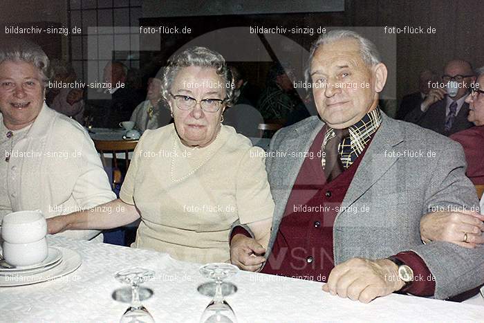 1974 Seniorenkaffee im Helenensaal Sinzig: SNHLSN-012789