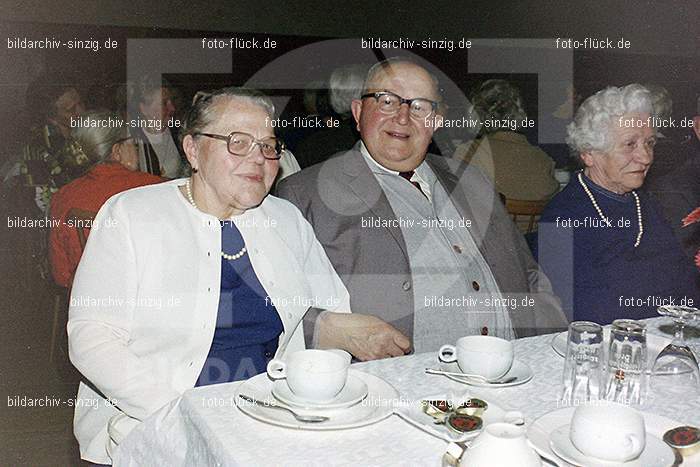 1974 Seniorenkaffee im Helenensaal Sinzig: SNHLSN-012791