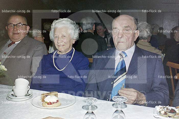 1974 Seniorenkaffee im Helenensaal Sinzig: SNHLSN-012792